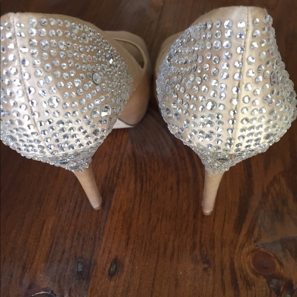 Stunning Champagne Heels - Picture 4 of 6